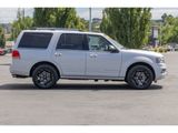 Used 2017 Lincoln Navigator Select image 2