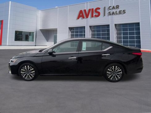 Used 2025 Nissan Altima 2.5 SV FWD image 10