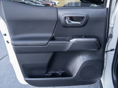 Used 2022 Toyota Tacoma TRD Off-Road image 16