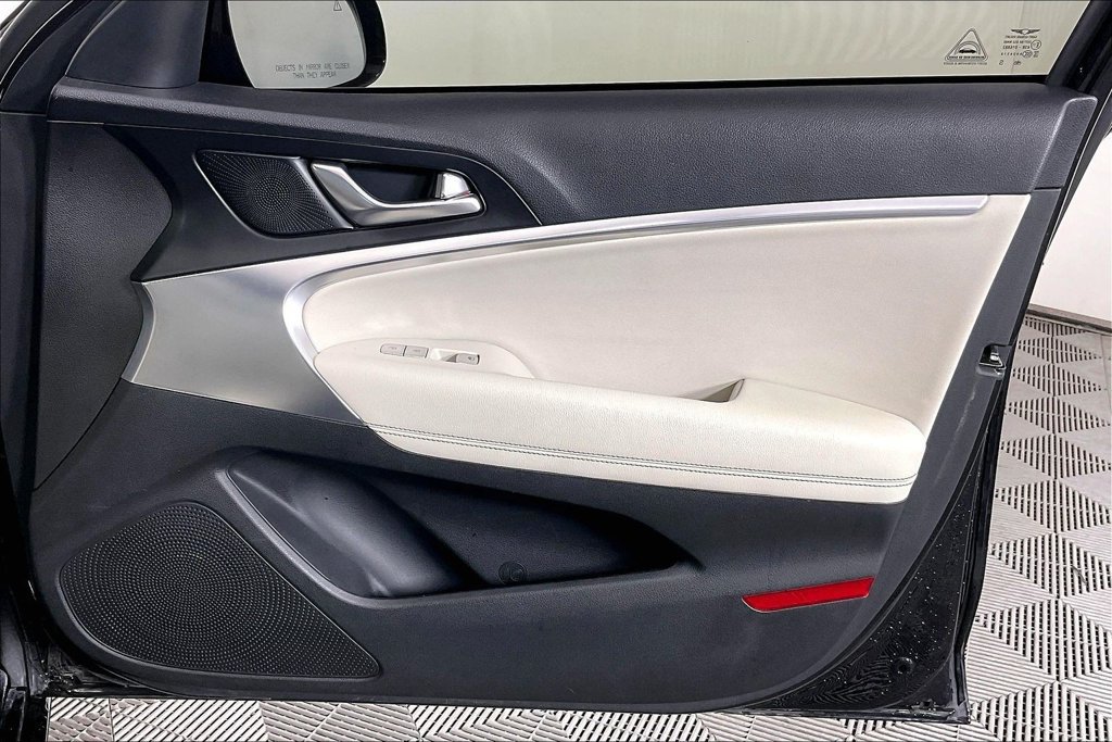 Used 2025 Genesis G70 2.5T RWD image 21