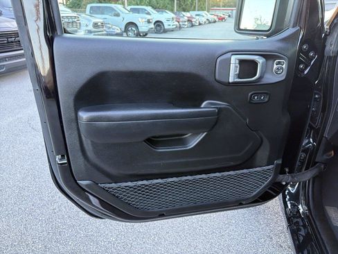 Used 2025 Jeep Wrangler Unlimited Sport AWD/4WD image 9