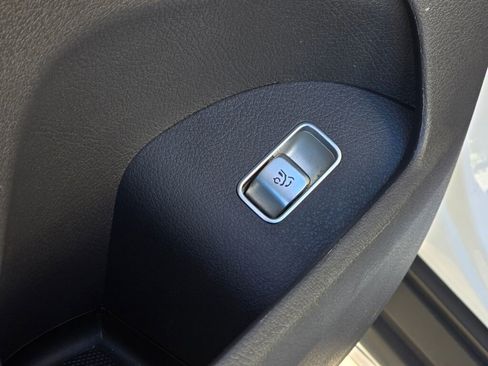 Used 2020 Mercedes-Benz GLE 350 4MATIC w/ Premium Package image 24