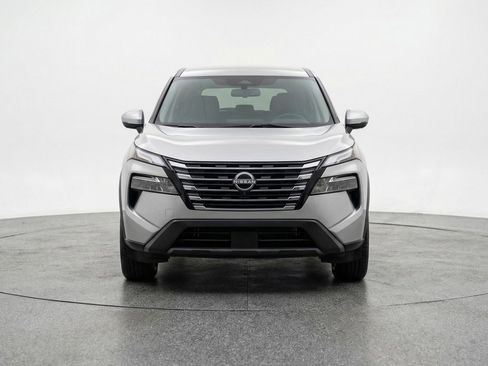 Used 2025 Nissan Rogue SV AWD/4WD image 2
