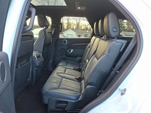 Used 2020 Land Rover Discovery HSE image 10