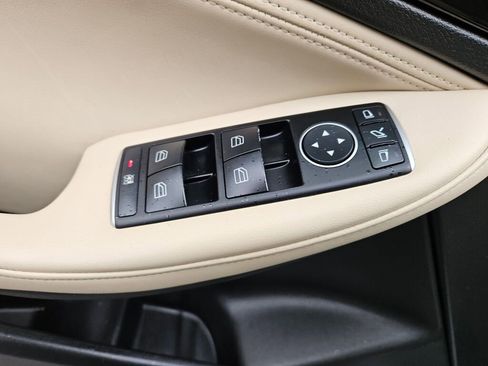 Used 2017 INFINITI QX30 Premium w/ Cargo Package image 22