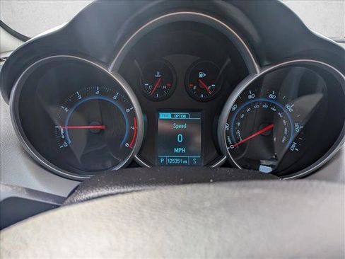 Used 2014 Chevrolet Cruze LS image 12