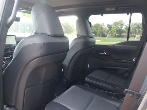 Used 2024 Lexus GX 550 AWD/4WD image 17