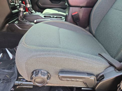 Used 2024 Jeep Gladiator Sport image 29