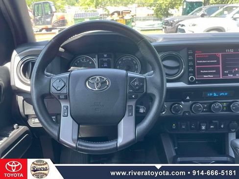 Used 2022 Toyota Tacoma TRD Off-Road w/ Technology Package AWD/4WD image 17