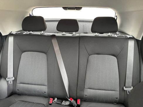 Used 2025 Hyundai Venue SE FWD image 13