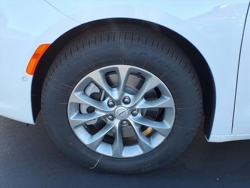 New 2026 Chrysler Pacifica Select image 22