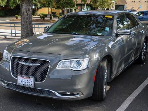 Used 2018 Chrysler 300 Limited image 26