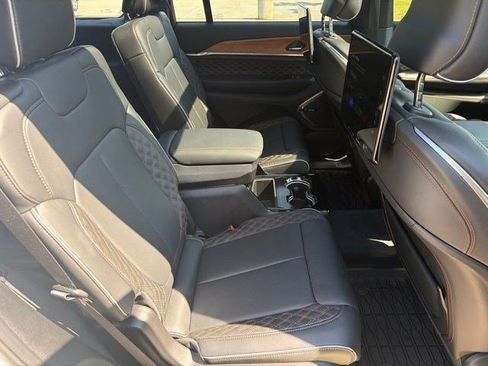 Used 2025 Jeep Grand Cherokee L Summit AWD/4WD image 31
