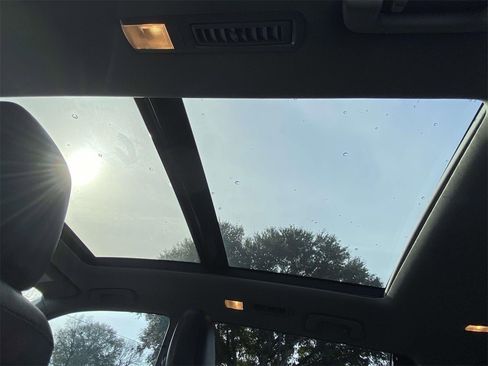 Used 2019 Toyota Highlander AWD V6 image 15