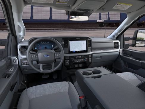 New 2026 Ford F250 XLT w/ XLT Premium Package AWD/4WD image 9