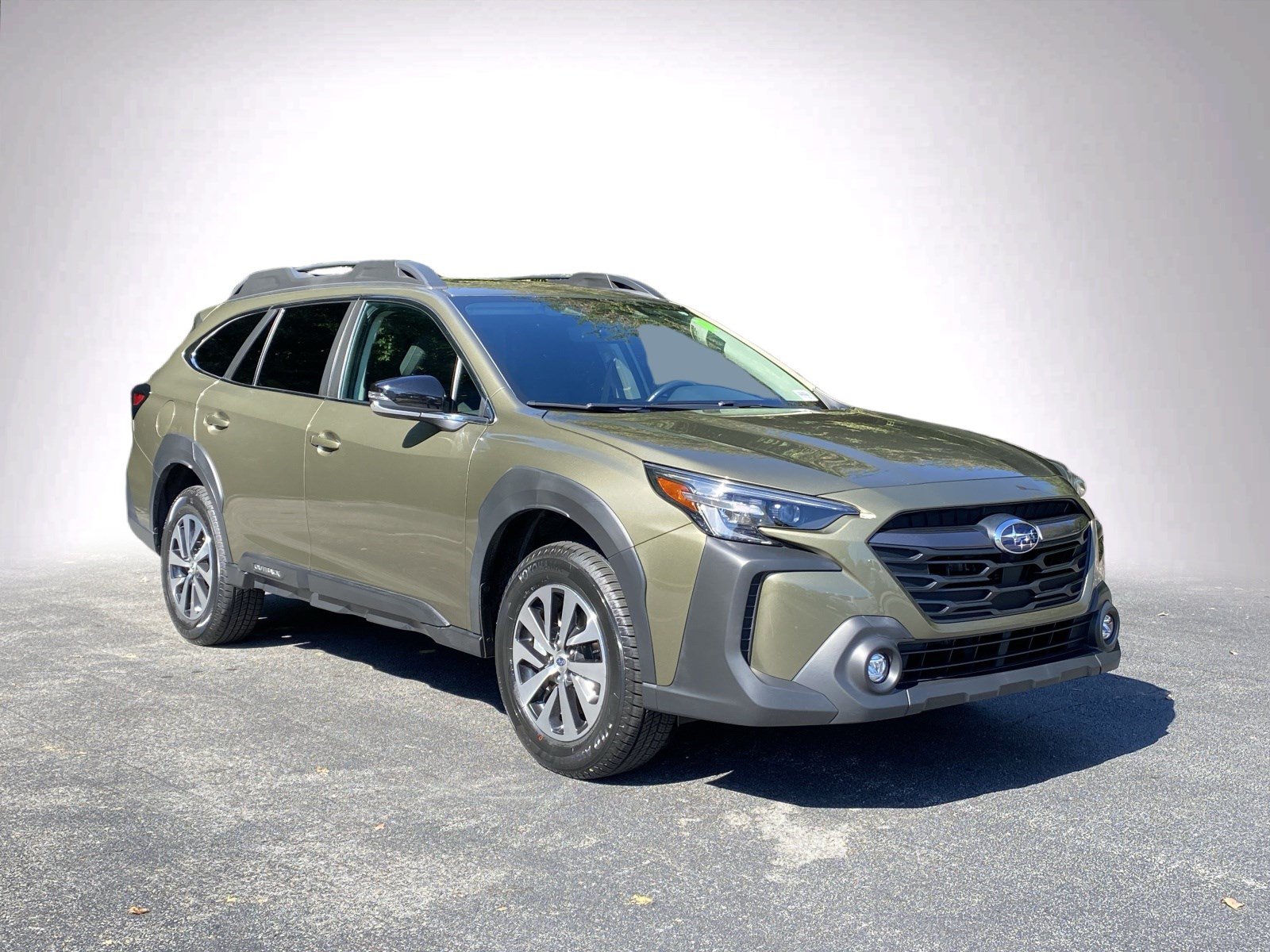Used 2025 Subaru Outback Premium w/ Popular Package #1 AWD/4WD image 2