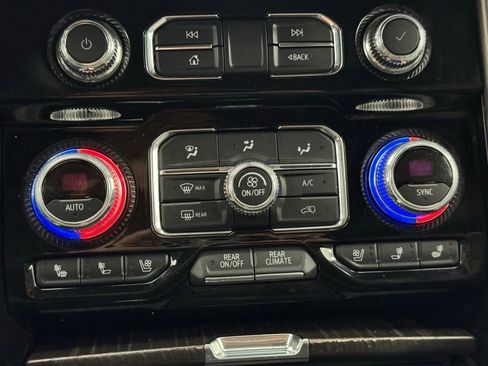 Used 2022 GMC Yukon XL Denali image 25