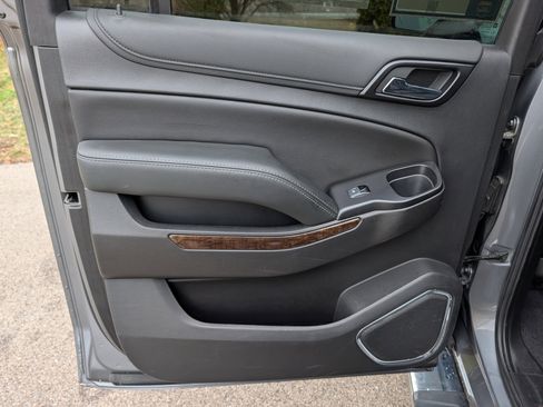 Used 2020 Chevrolet Suburban LT w/ Luxury Package image 31