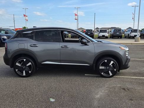 Used 2025 Nissan Kicks SR w/ Illumination Package FWD image 15