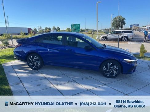 Certified 2025 Hyundai Elantra Sport FWD image 14