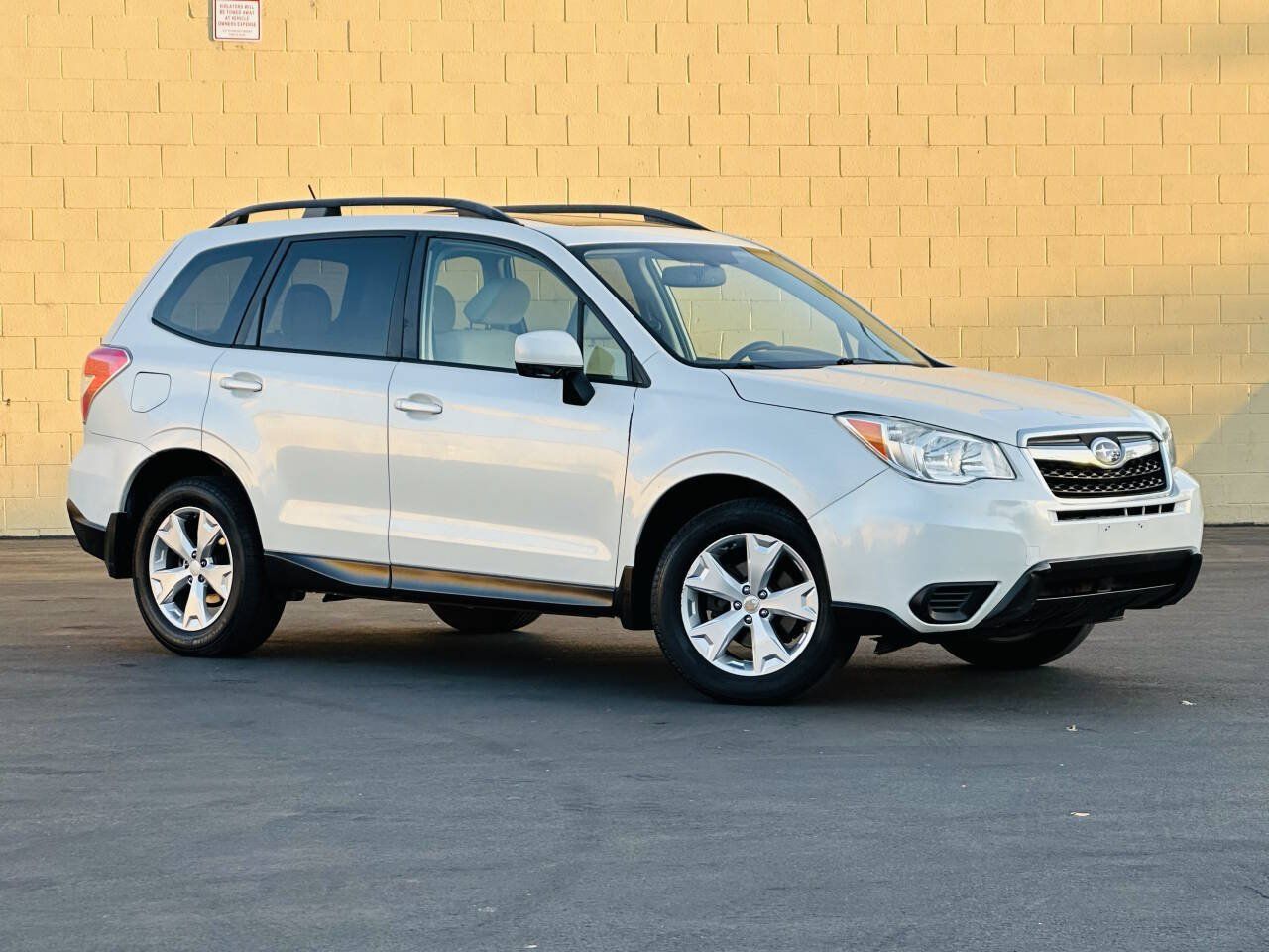 Used 2015 Subaru Forester 2.5i Premium w/ All-Weather Package AWD/4WD image 2