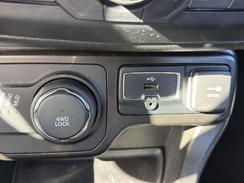 Used 2020 Jeep Renegade Limited AWD/4WD image 9