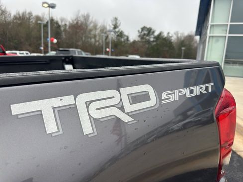 Used 2017 Toyota Tacoma TRD Sport image 5