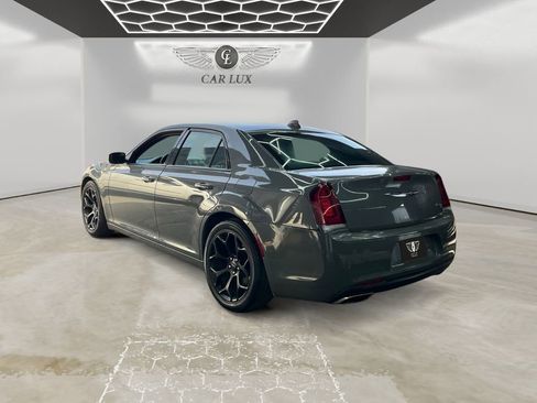 Used 2019 Chrysler 300 S image 3
