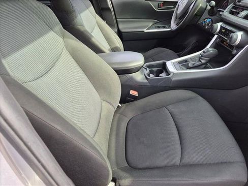 Used 2020 Toyota RAV4 LE AWD/4WD image 18