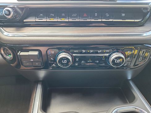 Used 2025 GMC Sierra 1500 SLT w/ SLT Premium Plus Package AWD/4WD image 21