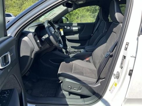 New 2026 Volvo XC40 B5 Ultra w/ Climate Package AWD/4WD image 10