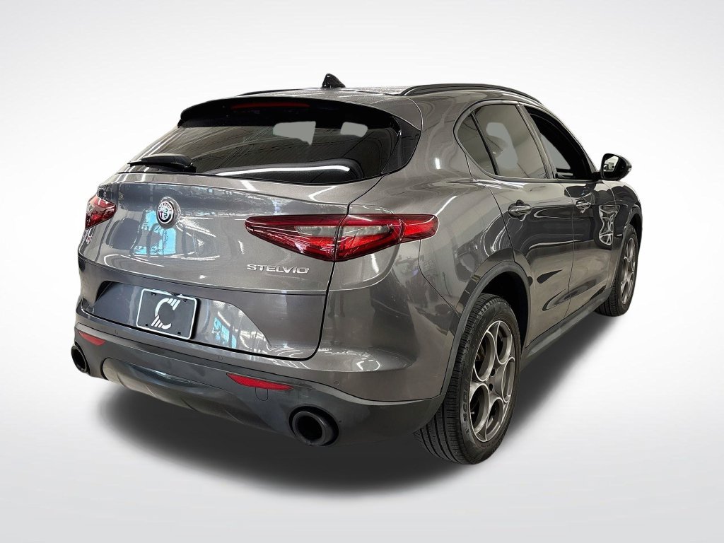 Used 2023 Alfa Romeo Stelvio Sprint AWD/4WD image 5