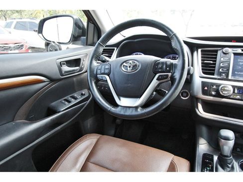 Used 2018 Toyota Highlander Limited Platinum AWD/4WD image 8