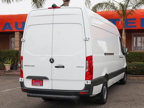Used 2022 Mercedes-Benz Sprinter 2500 image 9