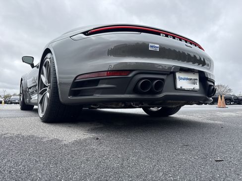 Used 2024 Porsche 911 Carrera w/ Premium Package image 8