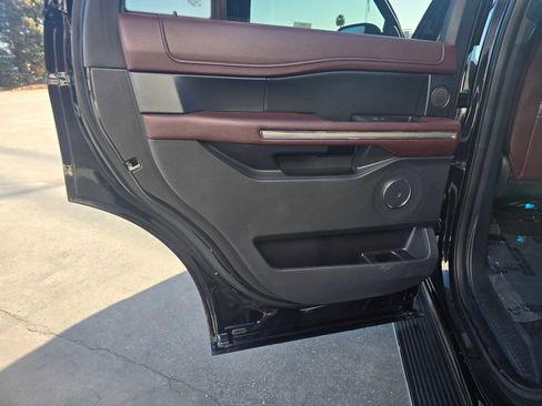 Used 2023 Ford Expedition Limited image 19