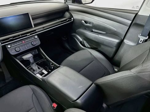 Used 2025 Hyundai Tucson SE image 11