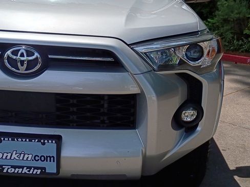 Used 2021 Toyota 4Runner SR5 AWD/4WD image 9