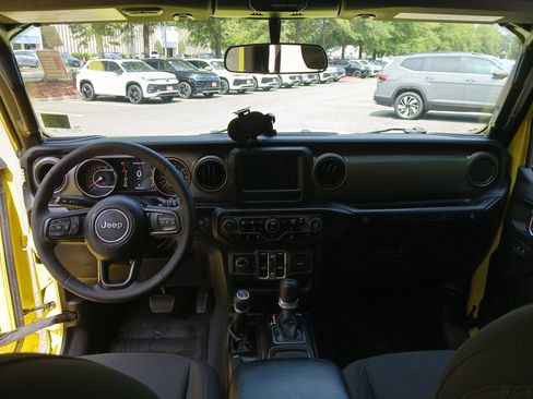 Used 2023 Jeep Wrangler Unlimited Sport AWD/4WD image 15