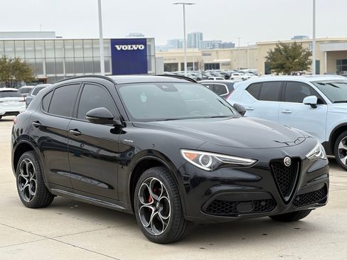 Used 2023 Alfa Romeo Stelvio Veloce image 4