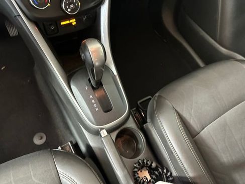 Used 2022 Chevrolet Trax LT w/ LT Convenience Package image 20