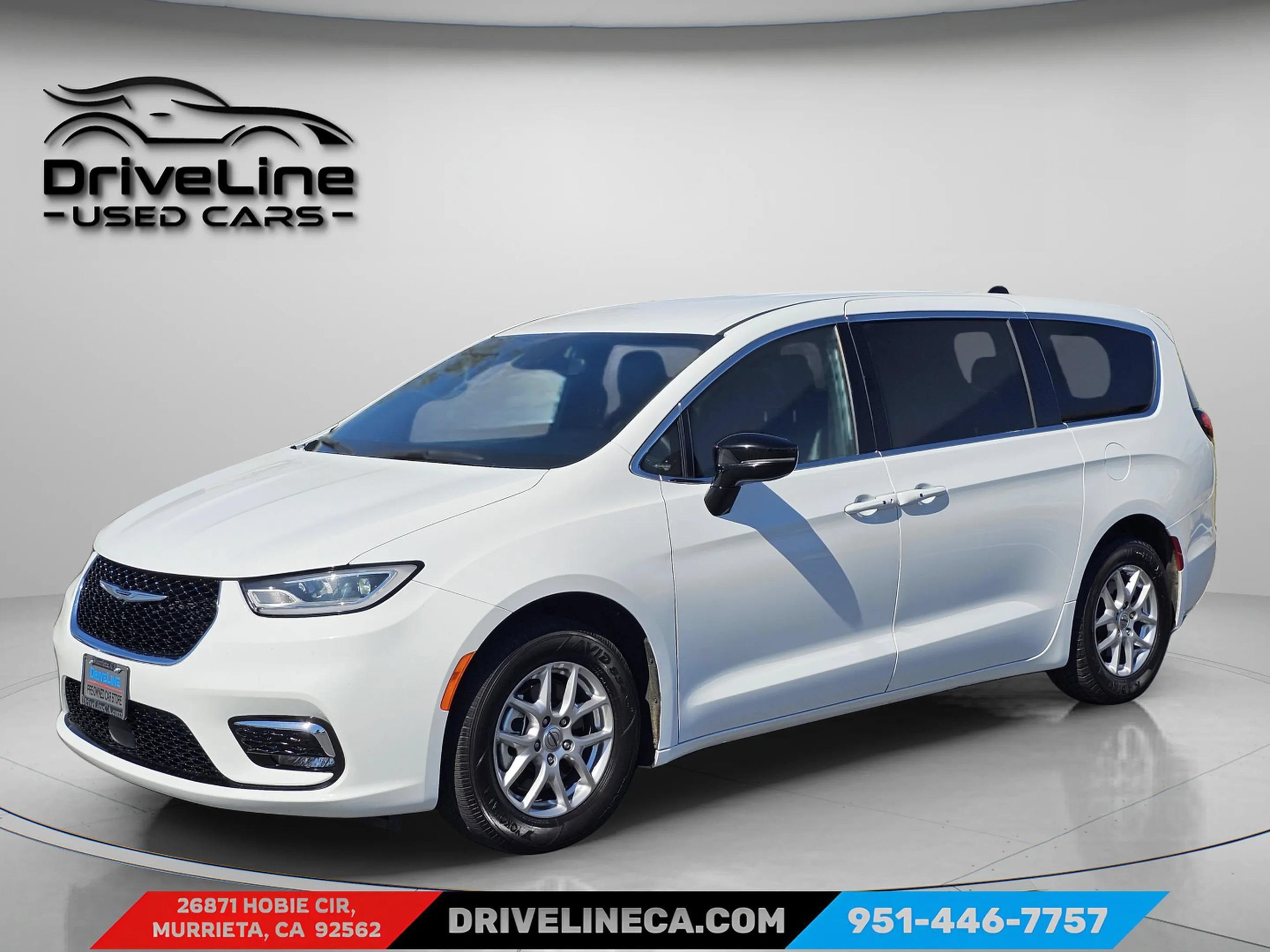 Used 2025 Chrysler Pacifica Select FWD image 11