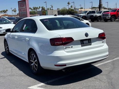 Used 2017 Volkswagen Jetta SE FWD image 5
