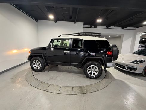 Used 2014 Toyota FJ Cruiser 4WD image 22