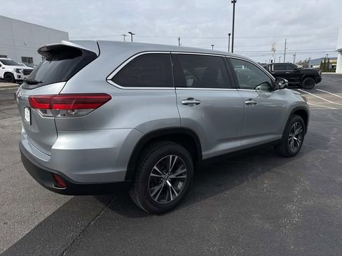 Used 2019 Toyota Highlander LE image 6