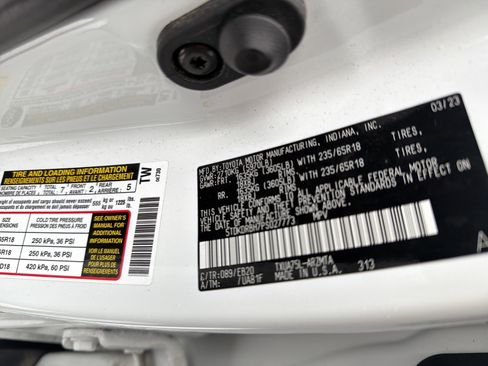 Used 2023 Toyota Highlander XLE image 31