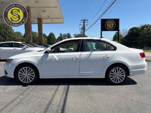 Used 2011 Volkswagen Jetta SEL FWD image 3