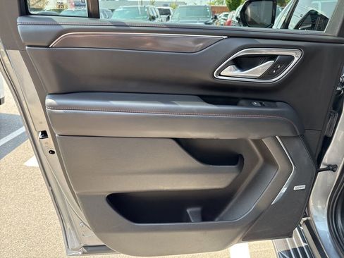 Used 2022 Chevrolet Suburban RST w/ Luxury Package image 43