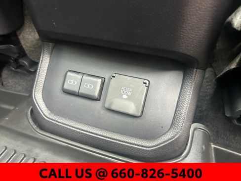 Certified 2024 Toyota Highlander Platinum AWD/4WD image 12