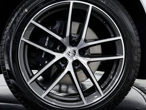 Certified 2025 Porsche Macan image 22